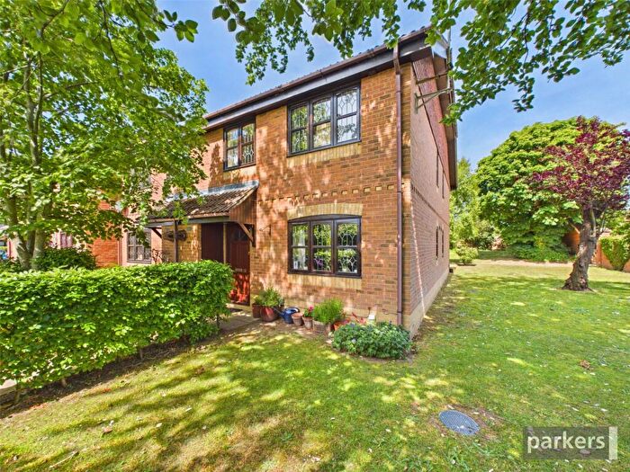 2 Bedroom House For Sale In Thornbury Green, Twyford, Reading, Berkshire, RG10