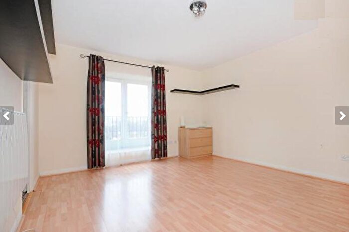 Studio To Rent In Abbeyfield Close, Park Royal / London, NW10