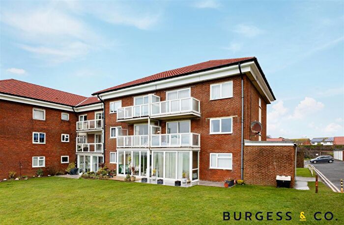 2 Bedroom Flat For Sale In Sutton Place, Bexhill-On-Sea, TN40