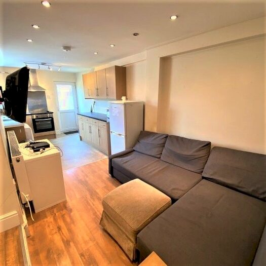 4 Bedroom Terraced House To Rent In Northfield Road, Coventry, CV1