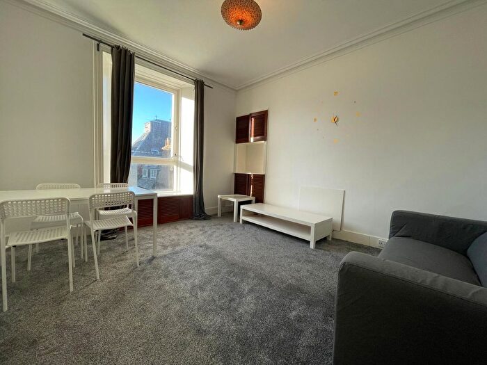 2 Bedroom Flat To Rent In D Rose Street, Aberdeen, AB10