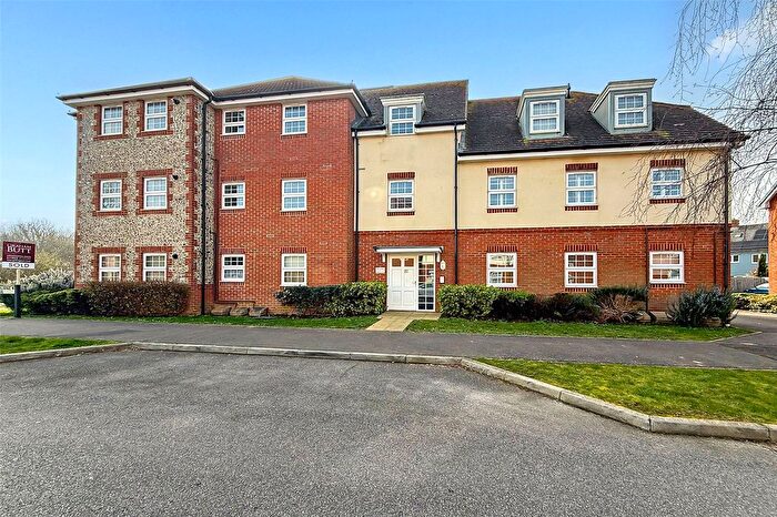 2 Bedroom Flat For Sale In Blackbourne Chase, Littlehampton, West Sussex, BN17