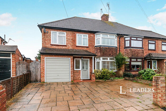 4 Bedroom House To Rent In Havers Avenue, Hersham, KT12