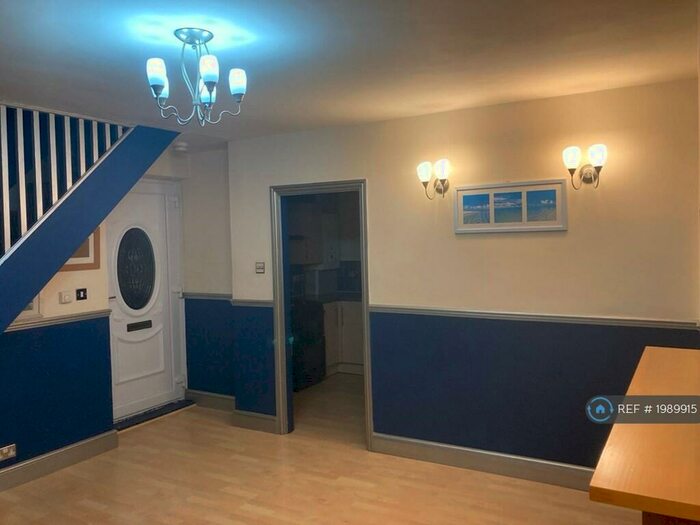 2 Bedroom End Of Terrace House To Rent In Dronfield Gardens, Dagenham, RM8