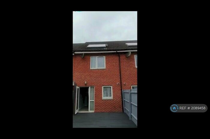 2 Bedroom Terraced House To Rent In Nightingale Grove, Basildon, SS14