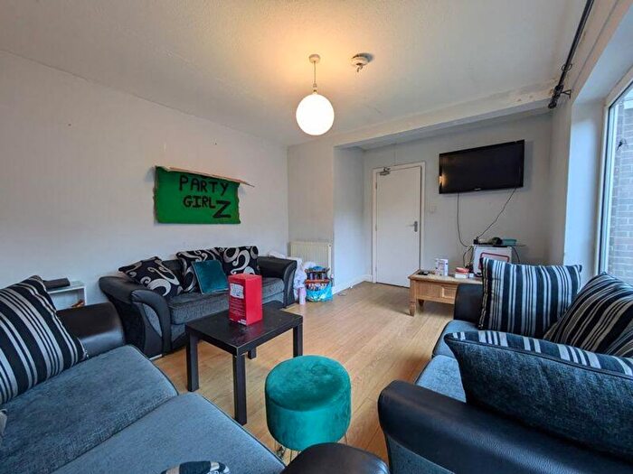 1 Bedroom Semi-Detached House To Rent In Gregory Street, Nottingham, NG7