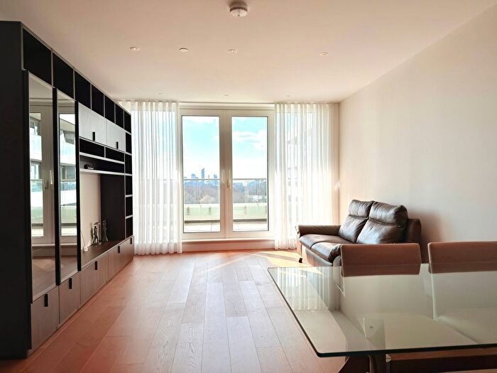 3 Bedroom Flat To Rent In Sophora House, Vista Chelsea Bridge, Queens Town Road, SW11