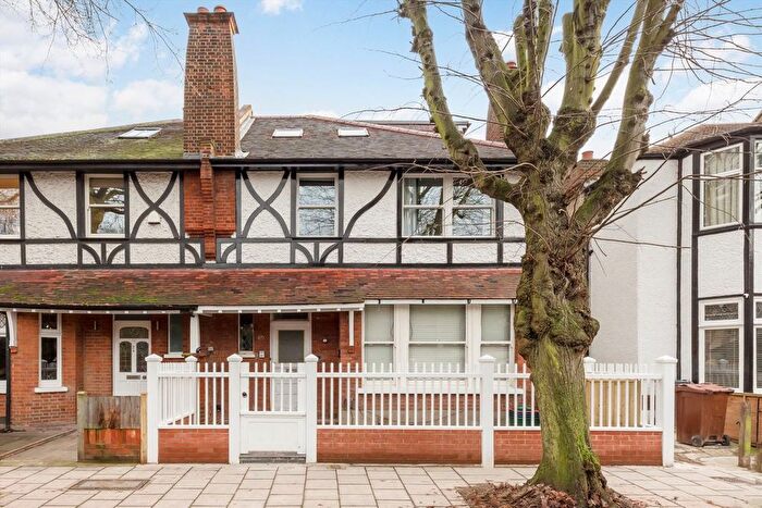 2 Bedroom Flat To Rent In Abinger Road, Chiswick, W4