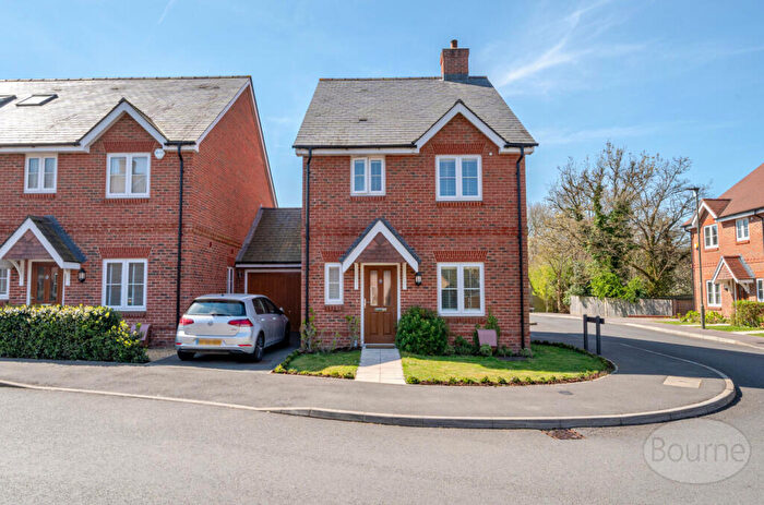 3 Bedroom Link Detached House For Sale In Gardenia Drive, Wrecclesham, Farnham, Surrey, GU10