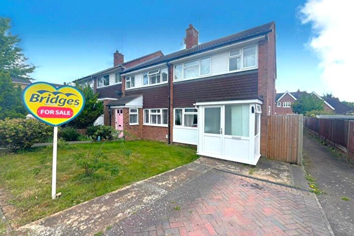 3 Bedroom End Of Terrace House For Sale In Dale Close, Wrecclesham, Farnham, Surrey, GU10