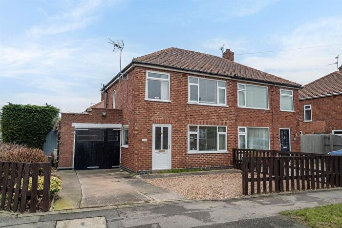 3 Bedroom Semi Detached House For Sale In Anthea Drive, Huntington, York, YO31