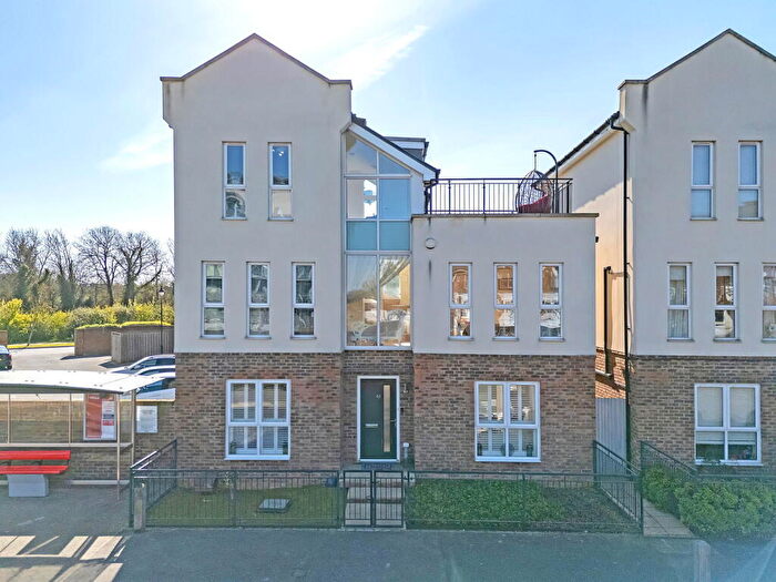 4 Bedroom Detached House For Sale In Liverymen Walk, Greenhithe, DA9