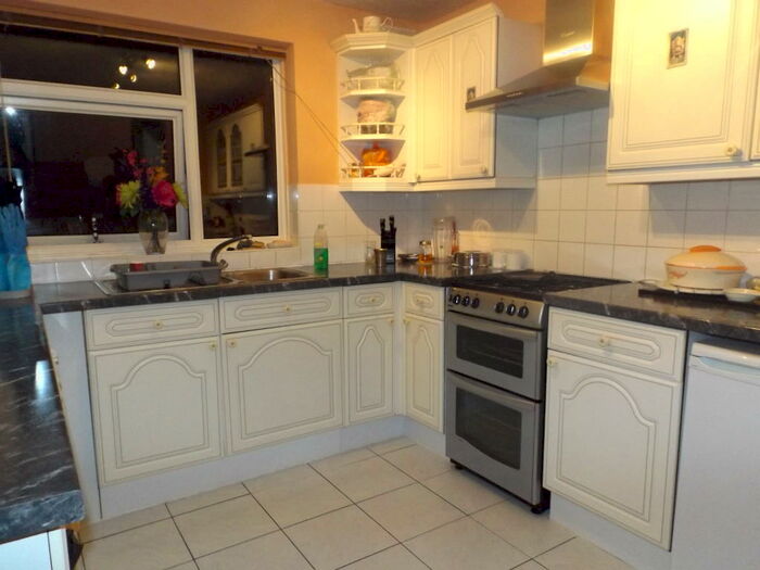 2 Bedroom Apartment To Rent In Windsor Close, BN3