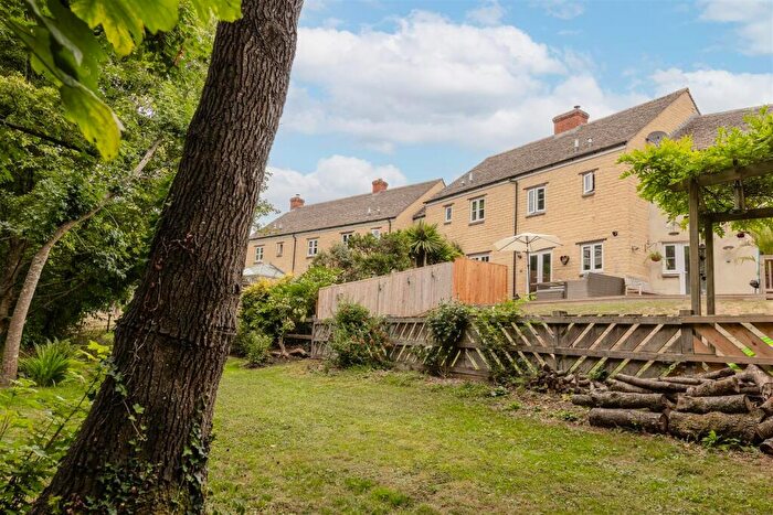 3 Bedroom Town House For Sale In Washington Terrace, Middle Barton, OX7