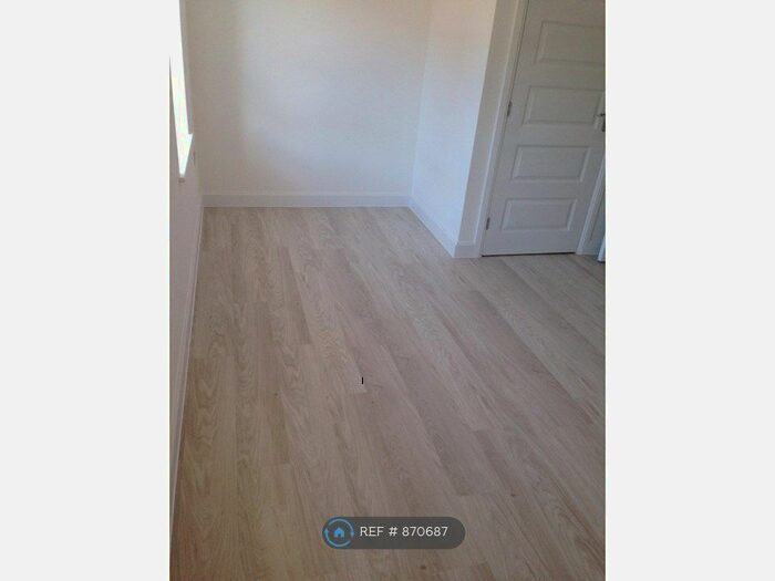 3 Bedroom End Of Terrace House To Rent In Oceans Close, Brooklands, Milton Keynes, MK10