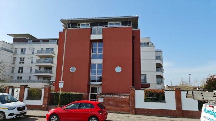 2 Bedroom Maisonette To Rent In Watkin Road, Leicester, LE2