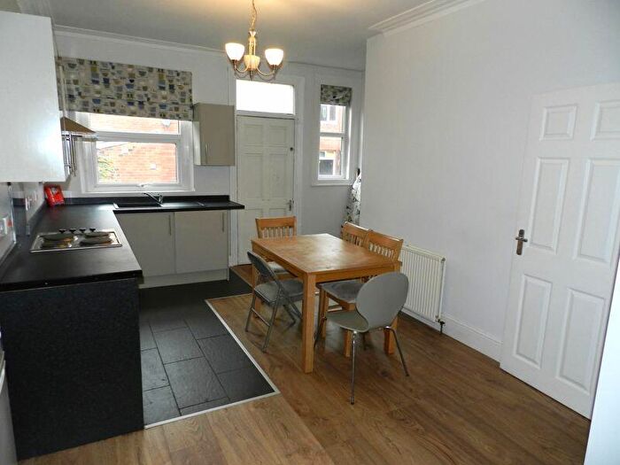 5 Bedroom Terraced House For Sale In Headingley Avenue, Leeds, LS6