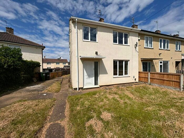 3 Bedroom Semi-Detached House To Rent In Petersgate, Scawthorpe, Doncaster, DN5