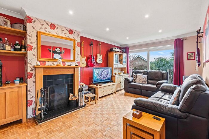 3 Bedroom Semi-Detached House For Sale In Willow Ridge, Turners Hill, RH10