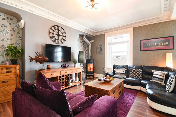 4 Bedroom Town House For Sale In High Street, Laurencekirk, AB30