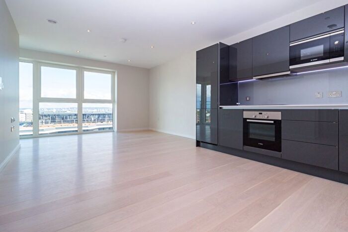 1 Bedroom Flat For Sale In Glasshouse Gardens, Stratford, London, E20