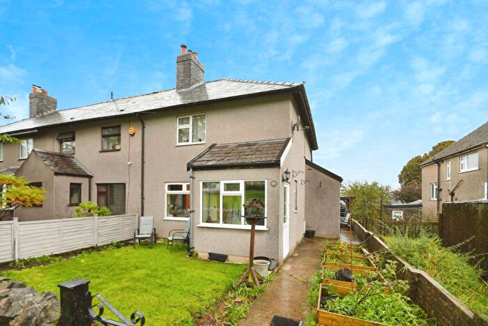 3 Bedroom End Of Terrace House For Sale In Meadow Avenue, Peak Dale, Buxton, Derbyshire, SK17