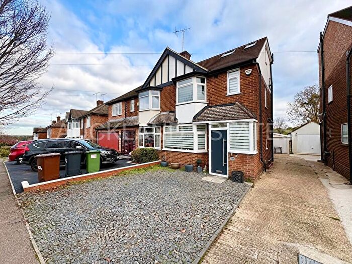 3 Bedroom Semi Detached House For Sale In Mimms Hall Road, Potters Bar, EN6
