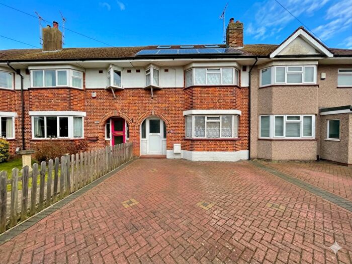 5 Bedroom Terraced House For Sale In Wilsden Avenue, Luton, Bedfordshire, LU1