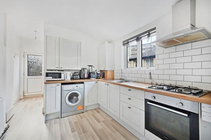 2 Bedroom Flat To Rent In Aylesbury Road, Walworth, SE17