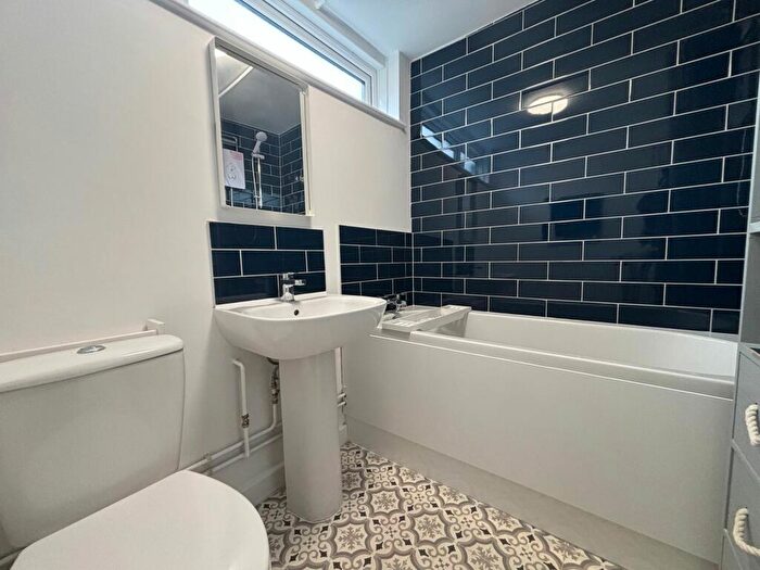 2 Bedroom Cottage To Rent In Fieldgate Lane, Kenilworth, CV8