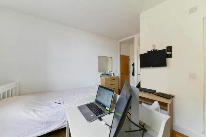 Studio To Rent In Holloway Road, London, N19