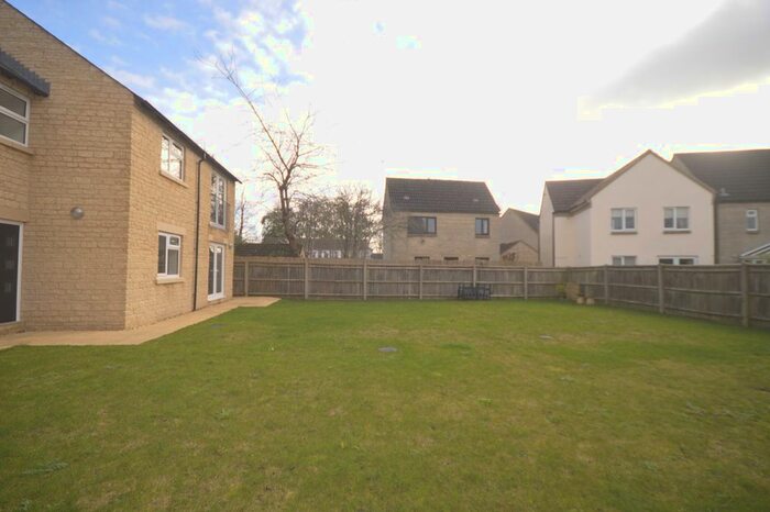 2 Bedroom Flat To Rent In Apartment, Oaken Court, Cricklade Road, Cirencester GL7