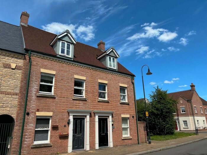 3 Bedroom House To Rent In Wichelstowe, SN1