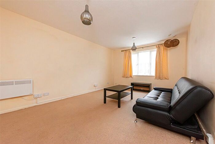 1 Bedroom Flat To Rent In Heddington Grove, Islington, London, N7