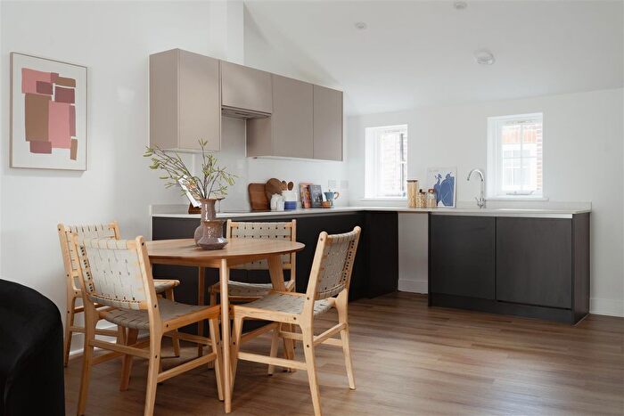 2 Bedroom Flat For Sale In Church Street, Reigate, RH2