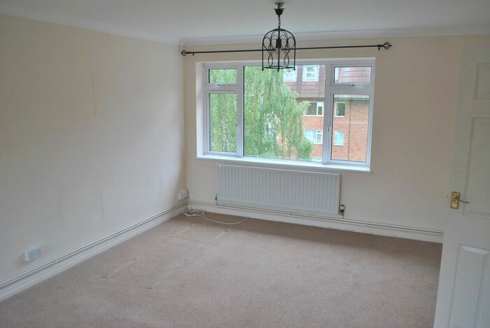 2 Bedroom Flat To Rent In Lambs Close, Cuffley, EN6