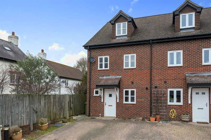 3 Bedroom End Of Terrace House For Sale In Holders Close, Billingshurst, RH14