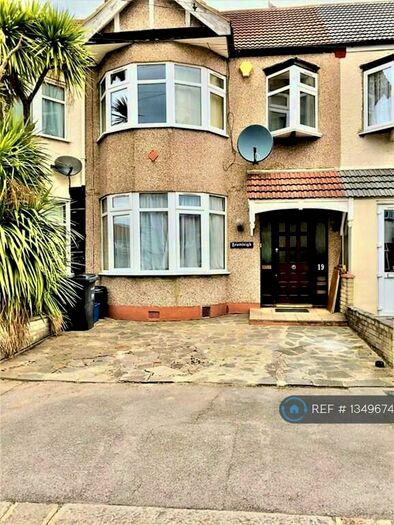 3 Bedroom Terraced House To Rent In Cotswold Gardens, Ilford, IG2