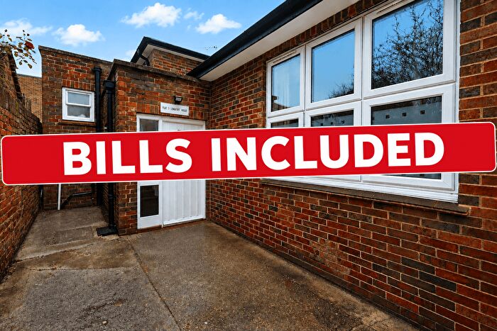 3 Bedroom Semi-Detached House To Rent In Longport, Canterbury, CT1