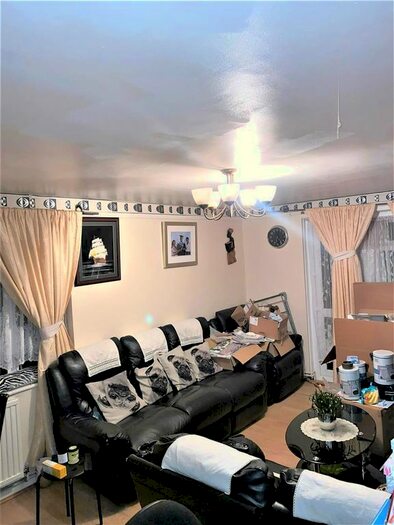 3 Bedroom Property To Rent In North Downs Road, New Addington, Croydon CR0