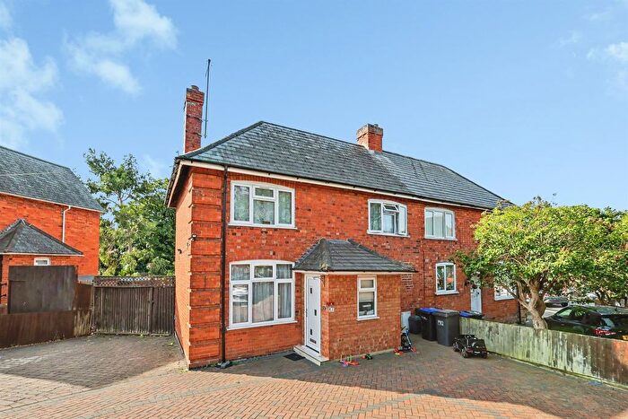3 Bedroom Semi-Detached House For Sale In Kingsland Avenue, Northampton, NN2