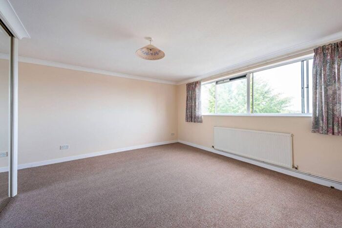 2 Bedroom Flat To Rent In Homefield Park, Sutton, SM1