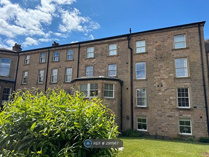 2 Bedroom Flat To Rent In Berry Hill Hall, Mansfield, NG18