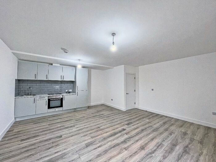 1 Bedroom Flat To Rent In Station Road, Hook, RG27