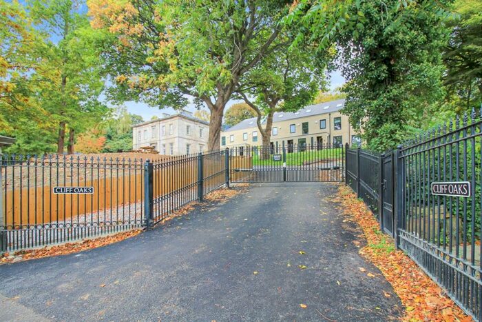 2 Bedroom Apartment To Rent In Cliff Oaks, Fawcett Lane, LS12