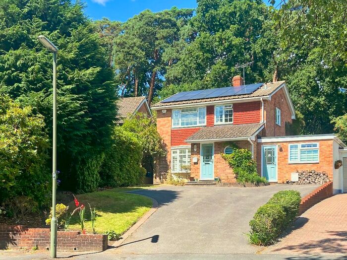 3 Bedroom Property To Rent In Copse Avenue, Farnham, GU9