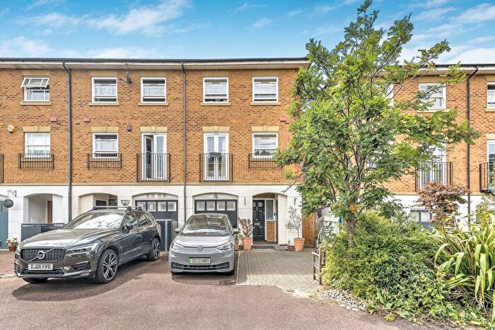 5 Bedroom Property To Rent In Wittering Close, Kingston Upon Thames, KT2