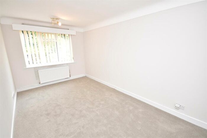 2 Bedroom Apartment To Rent In Castle Mount, Heswall, CH60