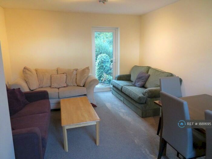 6 Bedroom Semi-Detached House To Rent In The Oval, Guildford, GU2