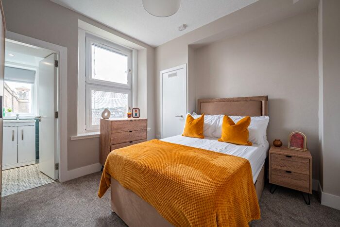 3 Bedroom Flat To Rent In Union Place, Dundee, DD2